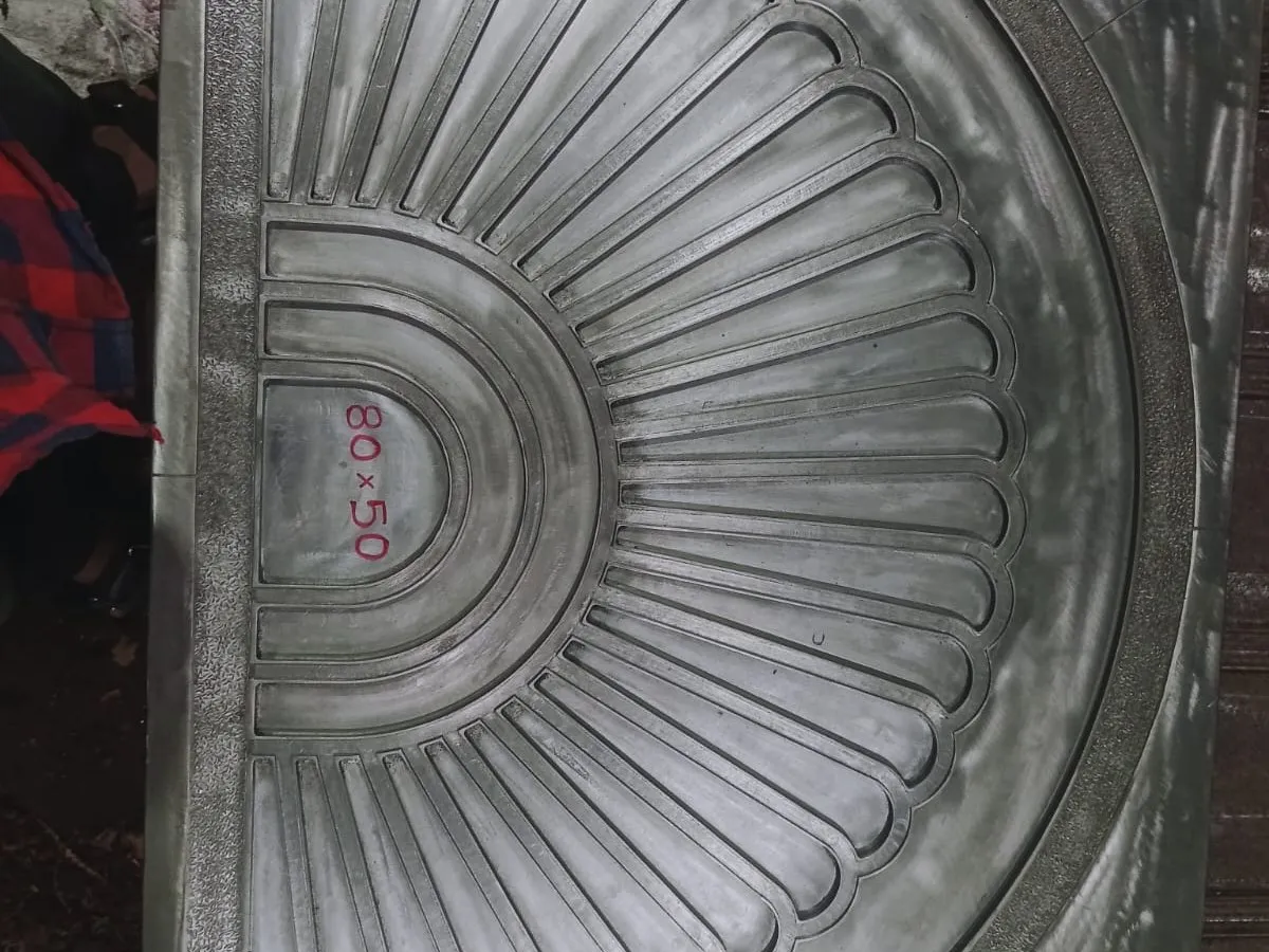 Fan pattern semicircle mould — 80 × 50 cm
