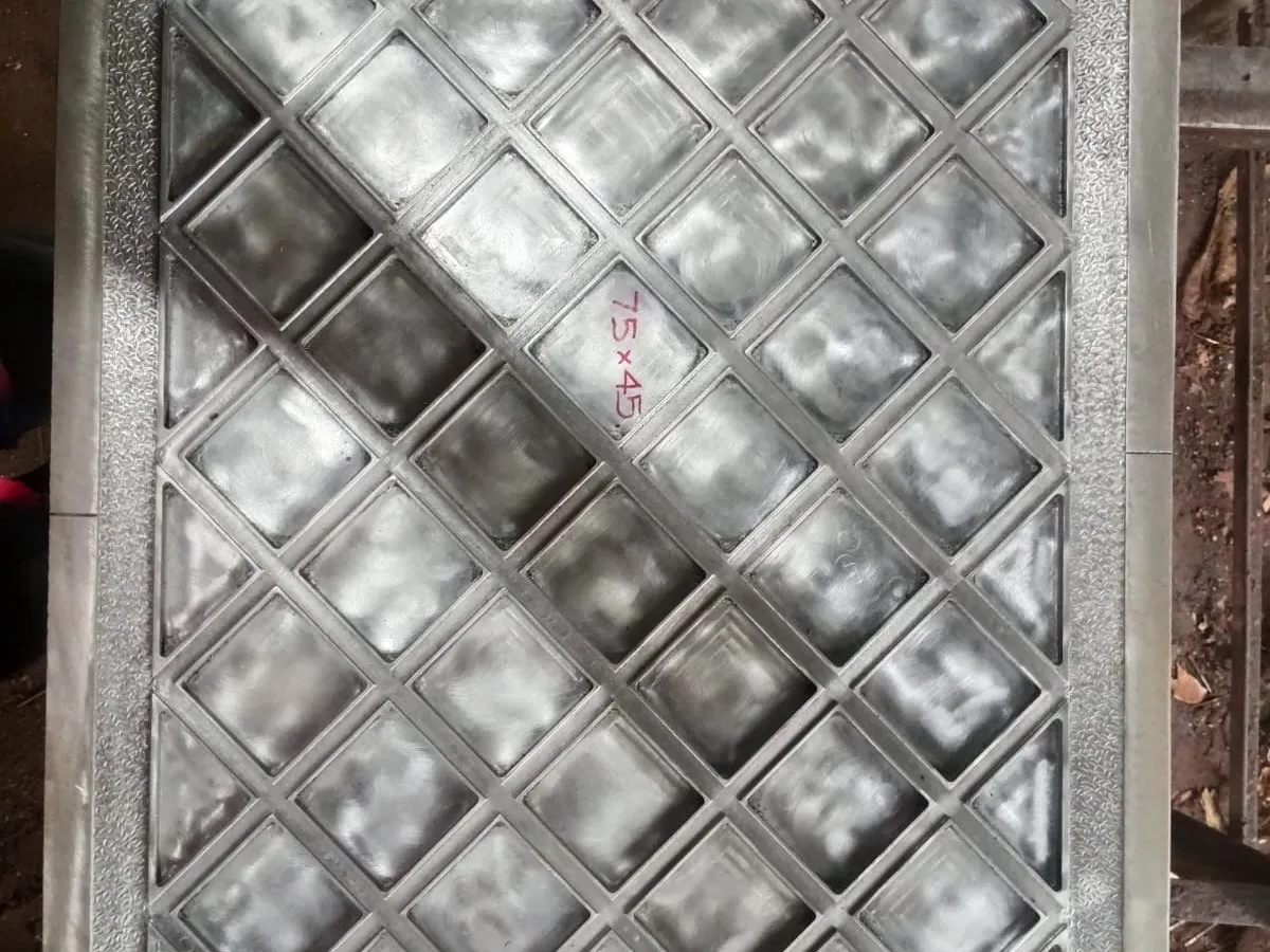 Diamond lattice mould — 75 × 45 cm